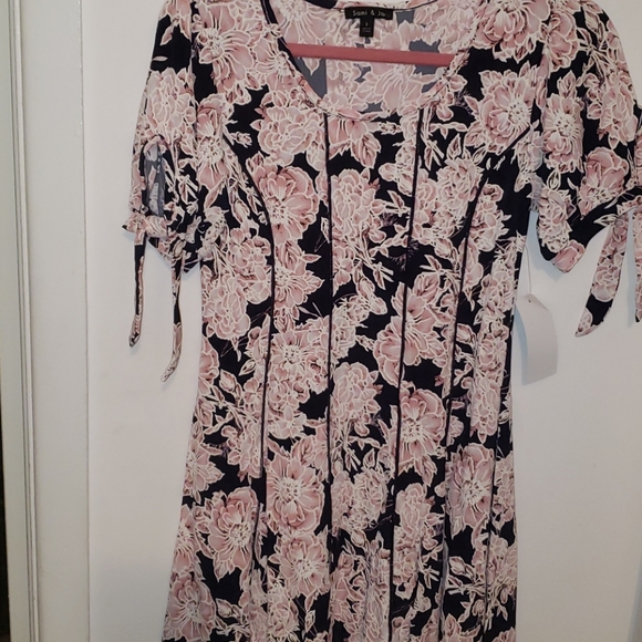 Dress - Picture 2 of 4